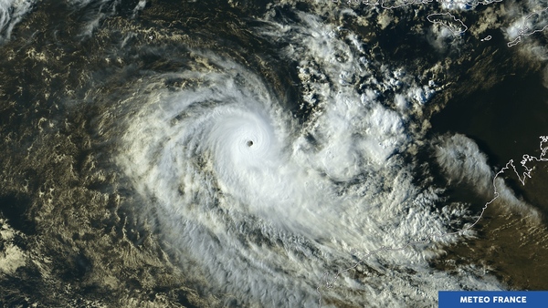 Zoom sur le cyclone tropical intense Ernie
