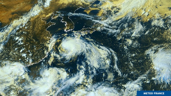 Tempête tropicale en mer de Chine
