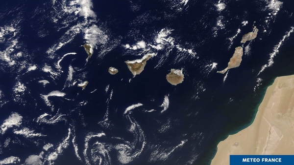 Dessins nuageux formés par les îles Canaries
