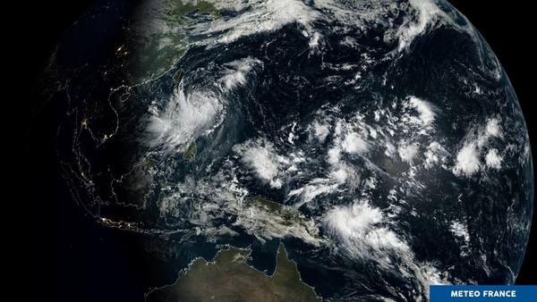 Activité orageuse tropicale au-dessus du Pacifique 
