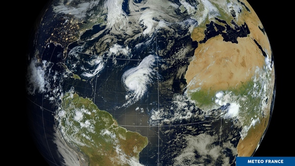 L'ouragan Lorenzo secoue l'océan Atlantique

