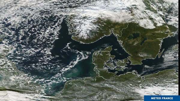  La mer du Nord sous le soleil.

