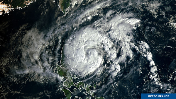 Gros plan sur la tempête tropicale Kalmaegi

