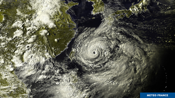 le typhon In-Fa se rapproche des côtes
