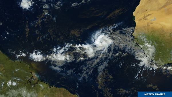 naissance d'une tempête tropicale en Atlantique
