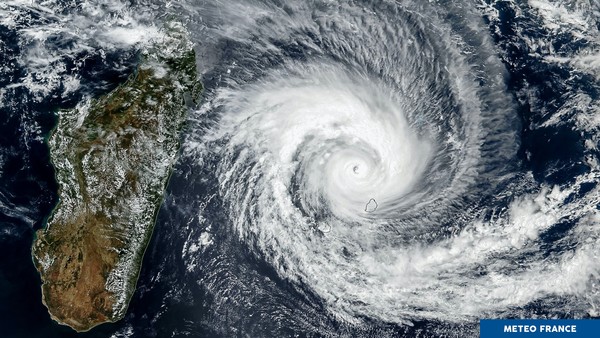 Le cyclone tropical Batsirai ouvre l'œil

