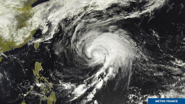 Typhon Malakas en mer des Philippines
