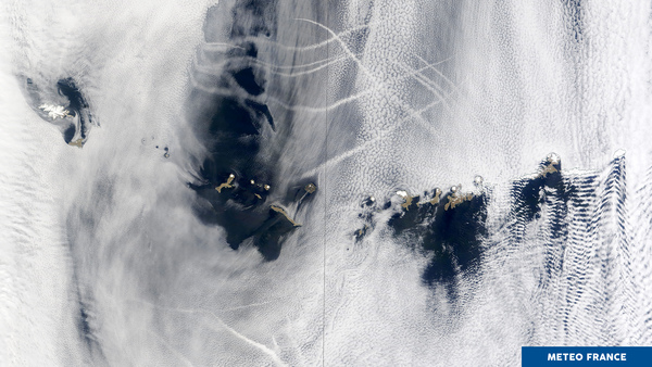 Des sillages dans tous les sens autour des îles Aléoutiennes
