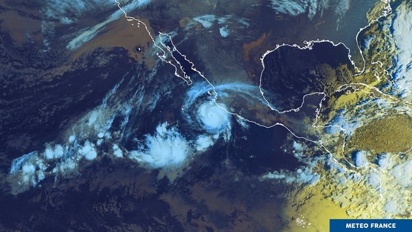 L'ouragan ROSLYN près de la côte mexicaine
